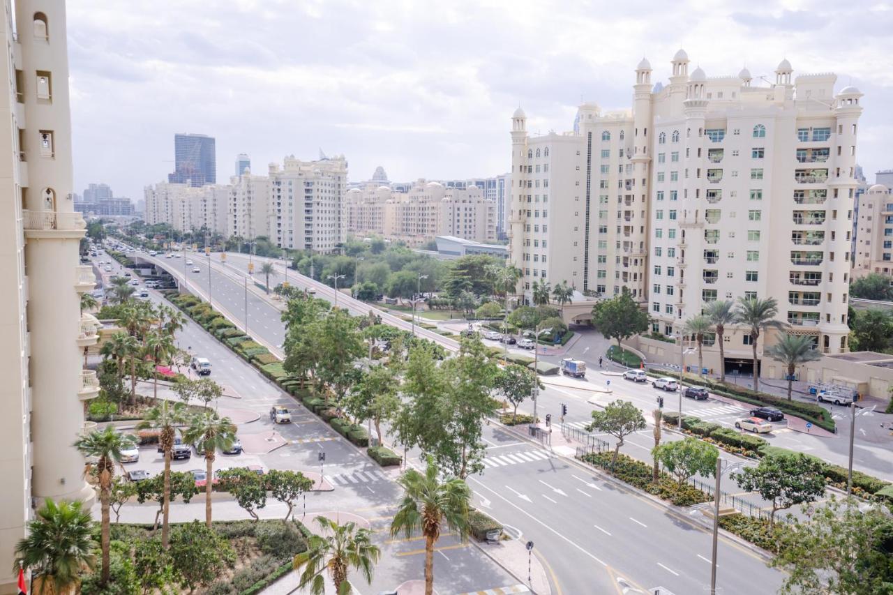 Апартаменти The Palm Luxury 4-Br Beach Club Access Dubai